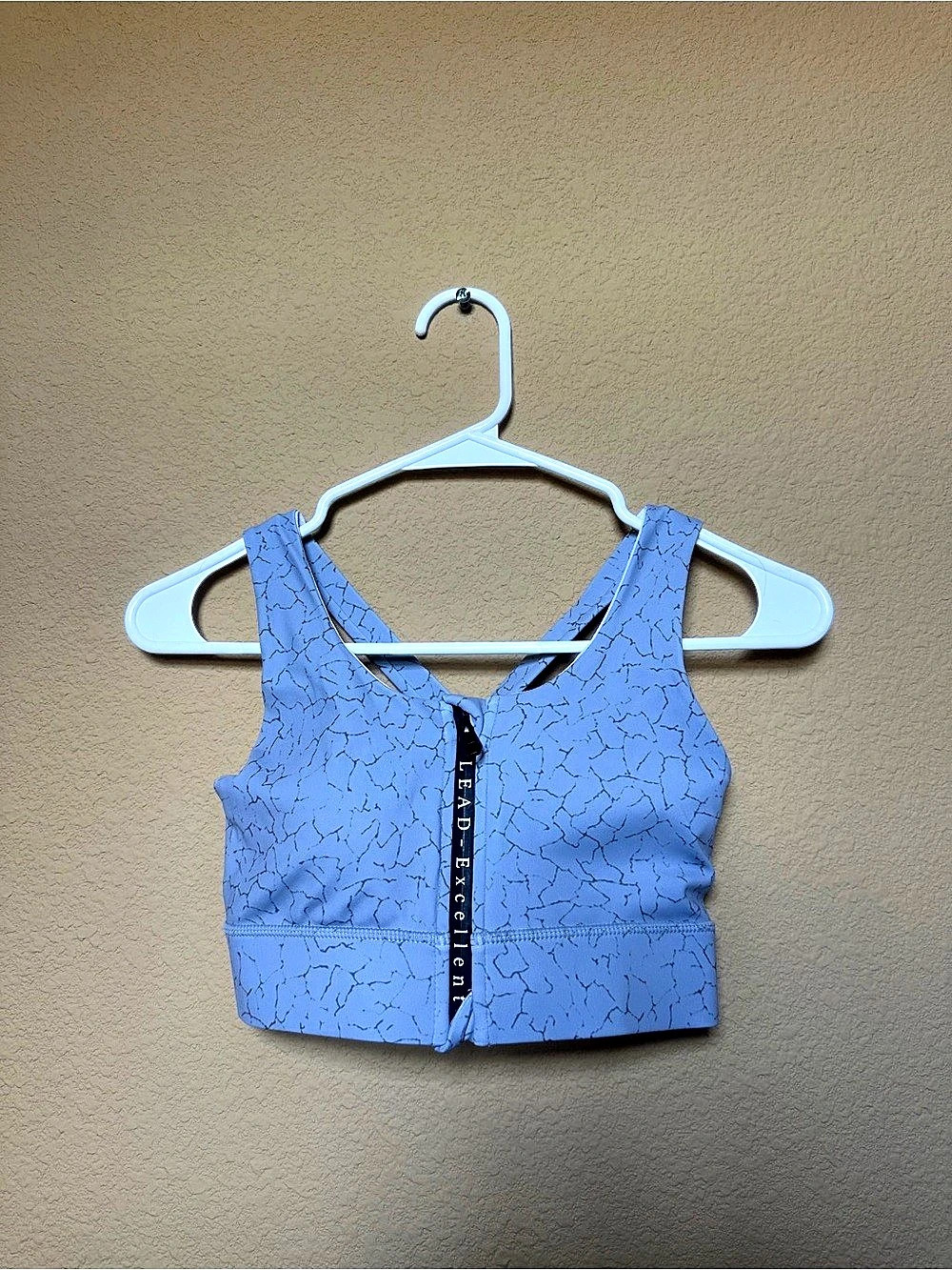 Brand new without tag Blue Abstract Cropped Athletic Top size xs